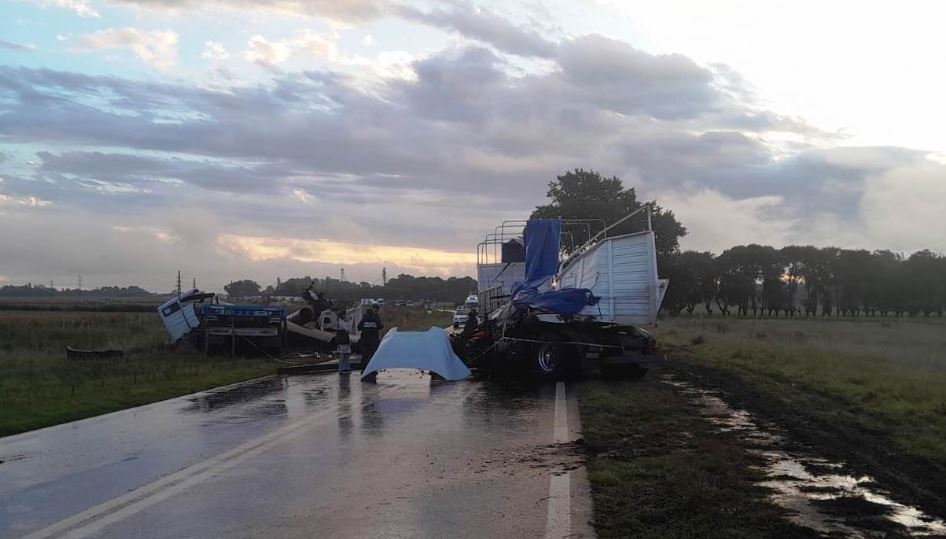 Violento choque de camiones deja un fallecido entre Bragado y&nbsp;Mechita