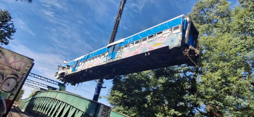 Choque de trenes: operarios bajaron el furgón, pero no hay fecha para la reanudación del servicio&nbsp;Junín-Retiro