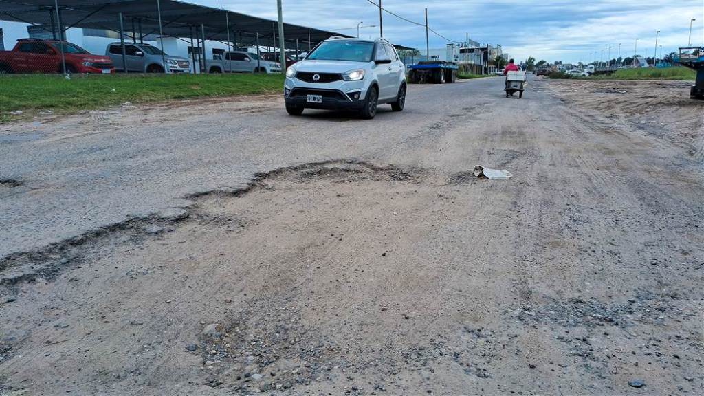 Colectoras en “terapia intensiva” en la Ruta 7: reclamo de Petrecca ante Corredores Viales y promesa de&nbsp;solución