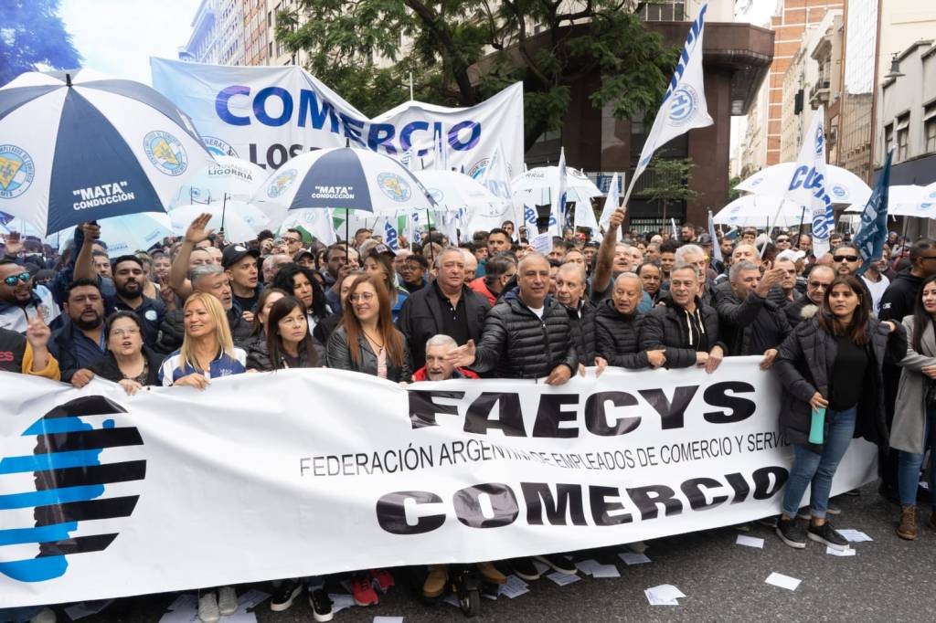 Con presencia de gremios de Junín en la marcha, la CGT ratificó el paro: «Estábamos mal y ahora estamos&nbsp;peor»