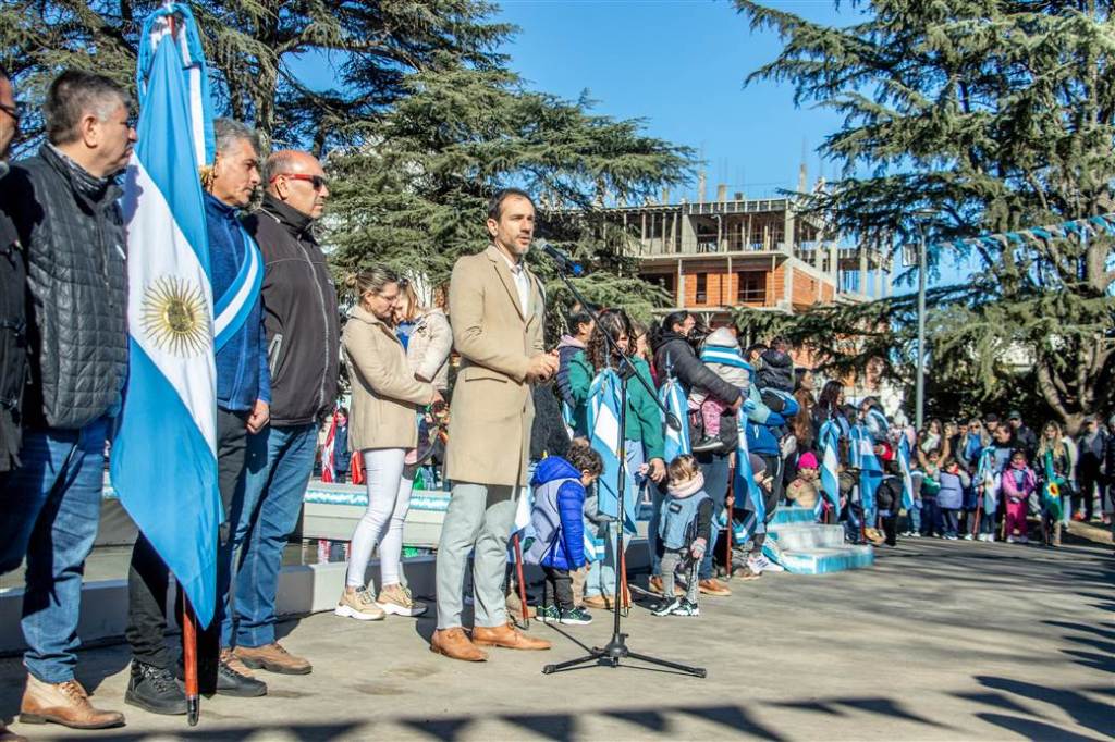 «Debemos unirnos, como lo hemos hecho en Junín en momentos de dificultad», dijo Petrecca en el acto por el 9 de&nbsp;Julio