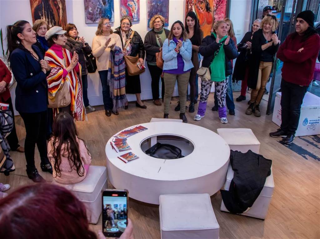 Inauguró la muestra en homenaje a Mónica Barbero en Tono Local: un tributo artístico a dos años de su&nbsp;fallecimiento