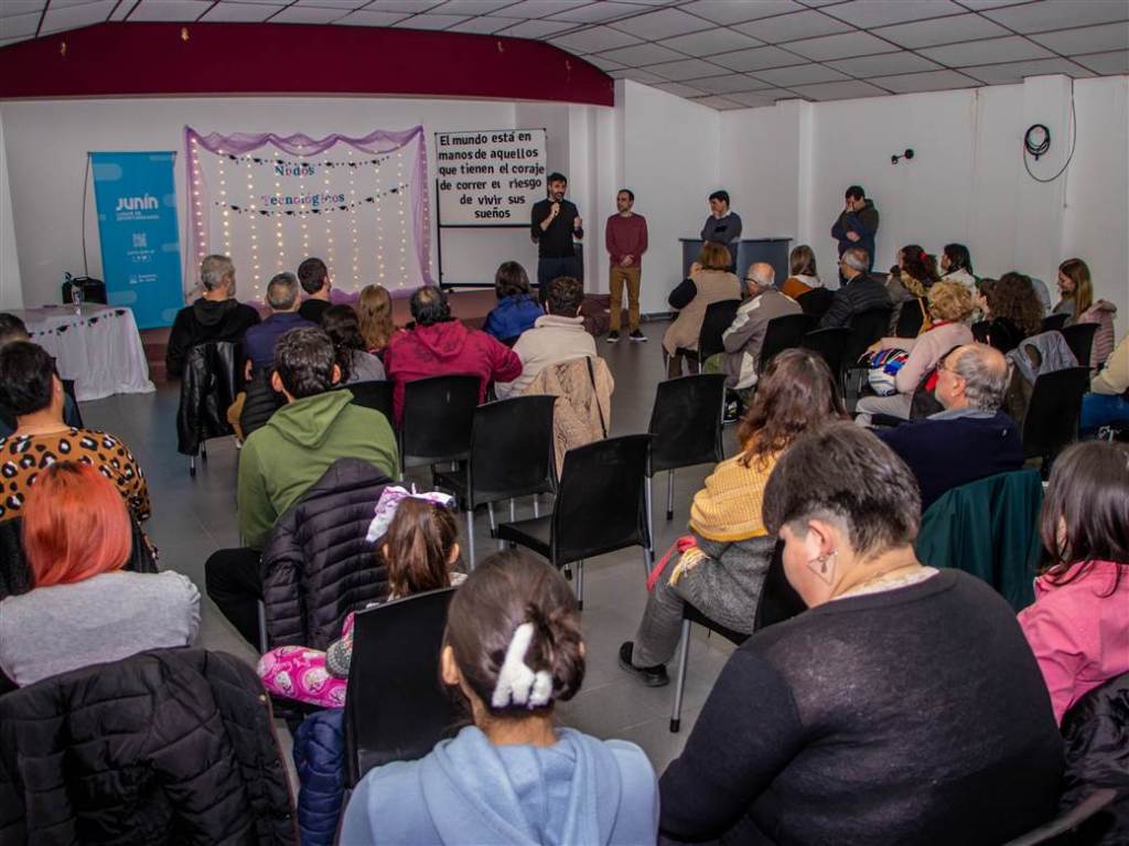 El municipio de Junín dicta talleres y cursos para achicar la brecha digital.