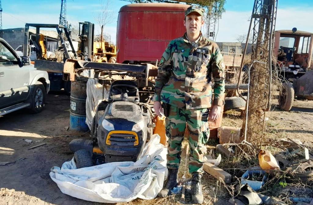 Recuperaron un tractor robado en una fábrica de ladrillos de Chacabuco: imputaron al&nbsp;propietario