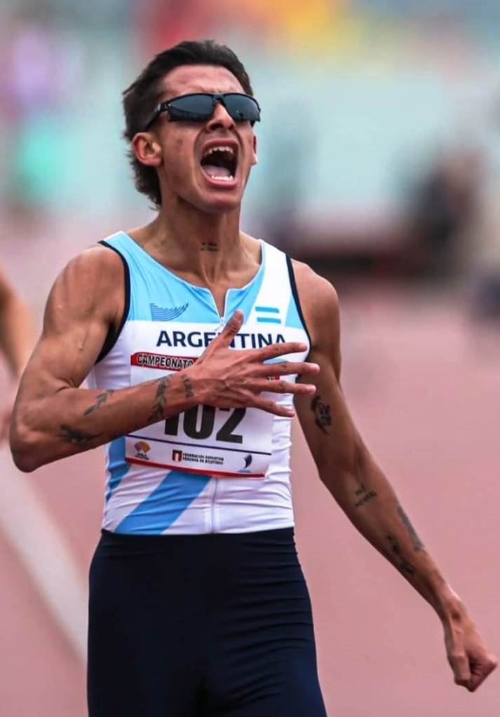 Uriel Muñoz se coronó campeón sudamericano de atletismo U20 en Perú