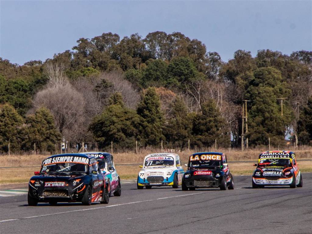 Más de 2.500 personas disfrutaron de una nueva fiesta automovilística en el “Eusebio Marcilla”. (Foto: Prensa Municipio).