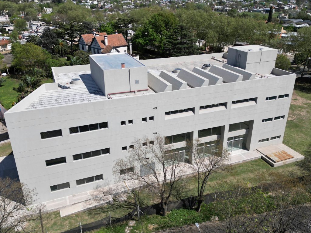 Katopodis firmó con la Unnoba para terminar el Museo de Ciencias y Tecnologías en Junín, una obra frenada por Milei. Se triplicará el presupuesto provincial en infraestructura. (Foto: X/@gkatopodis).