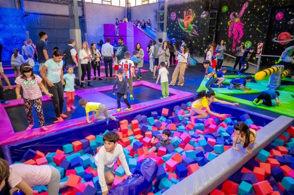 Inauguraron "Space Jump" en Junín, un parque de juegos de más de 800 metros cuadrados con camas elásticas, juegos y eventos. ¡Diversión asegurada para chicos y grandes!