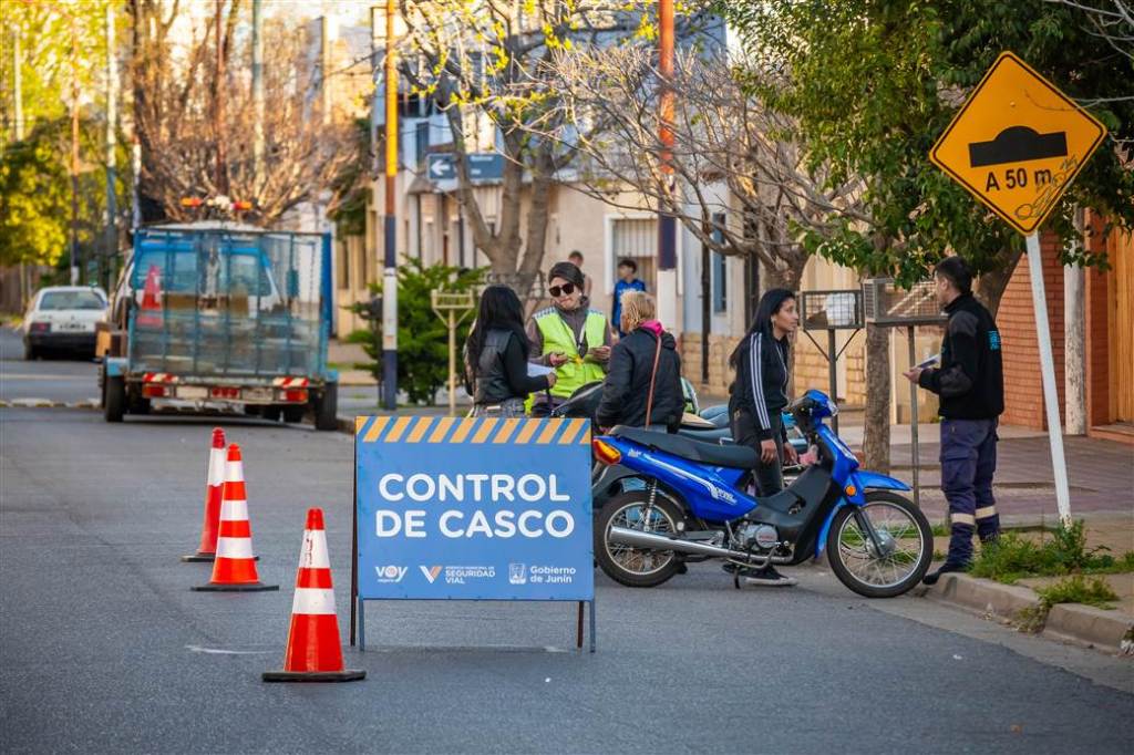 Con controles de casco, el Municipio continúa con su campaña «Sin casco no hay&nbsp;moto»