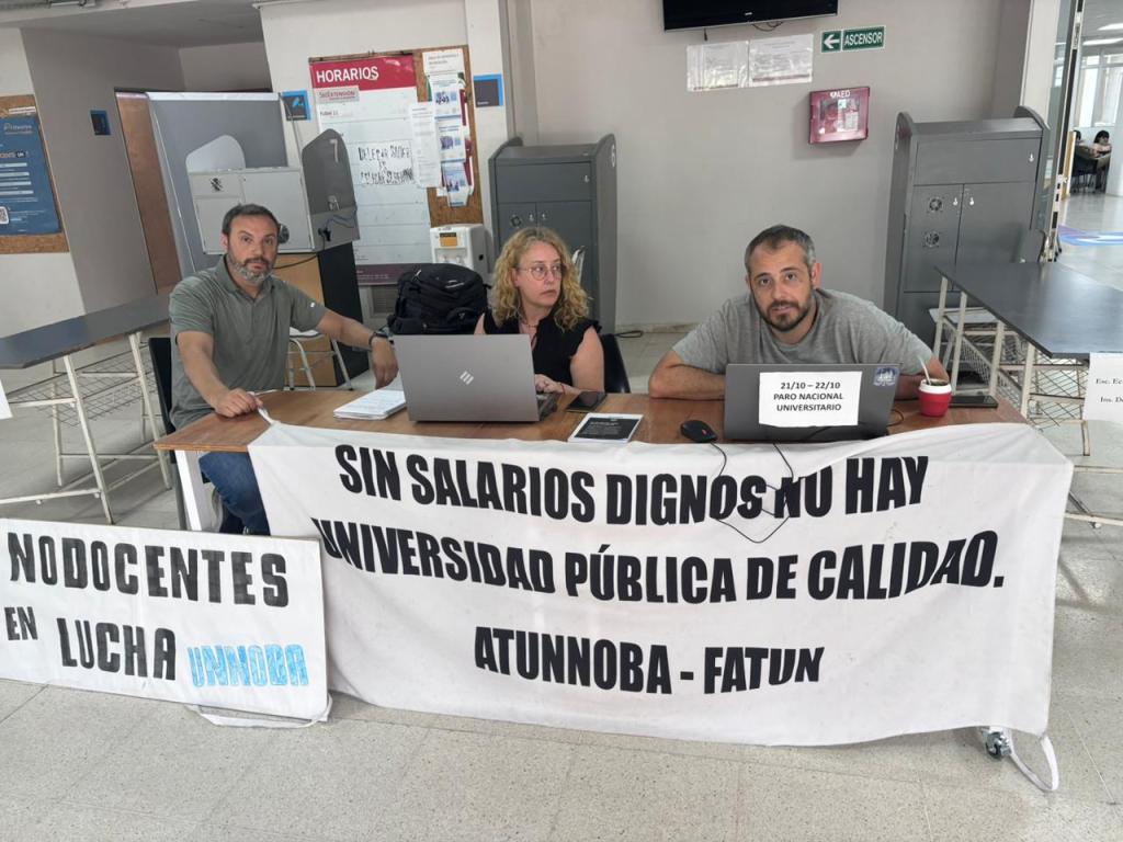 Los no docentes de la UNNOBA se sumaron masivamente al paro por 48 horas convocado por el Frente Sindical Universitario en reclamo de mejor financiamiento para las universidades públicas. (Foto: Prensa Atunnoba).