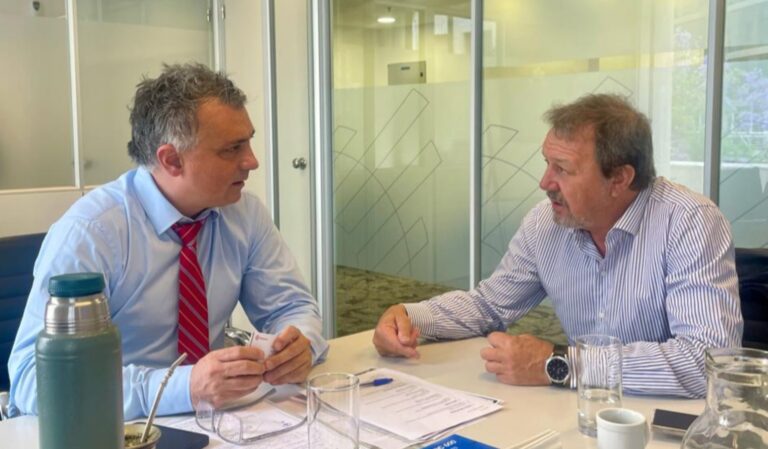 Roberto Costa y Sebastián Pareja se reunieron para definir estrategias políticas en el Conurbano. (Foto: EN).