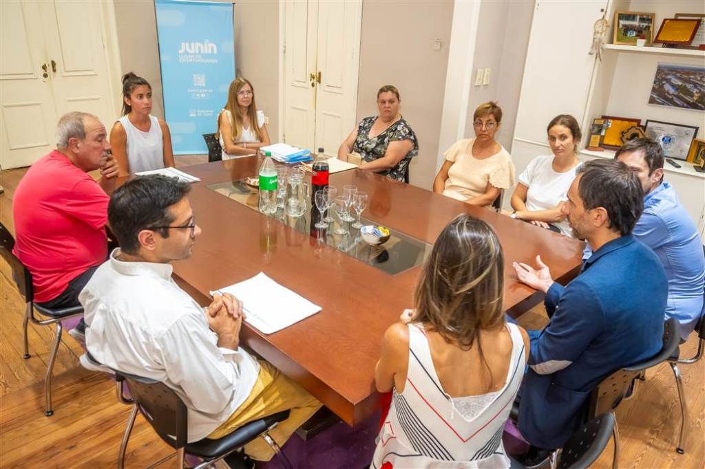 El Intendente Petrecca entregó actas de protección a la vivienda en Junín