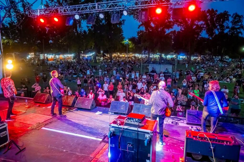 Vecinos de Junín y la Región disfrutaron del primer Punto de Encuentro 2025 con un cierre de lujo a cargo de Ella Es Tan&nbsp;Cargosa