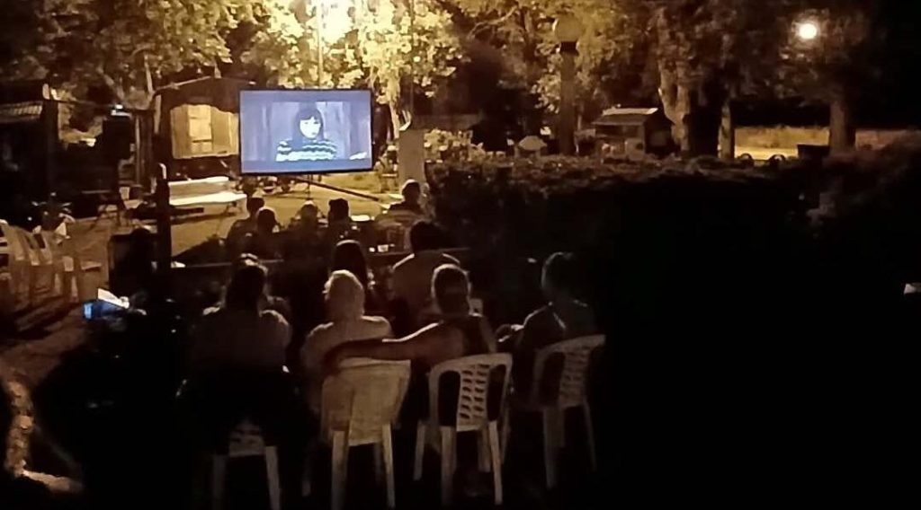 Cine bajo las estrellas, en Lincoln. (Foto: La Posta del Noroeste).