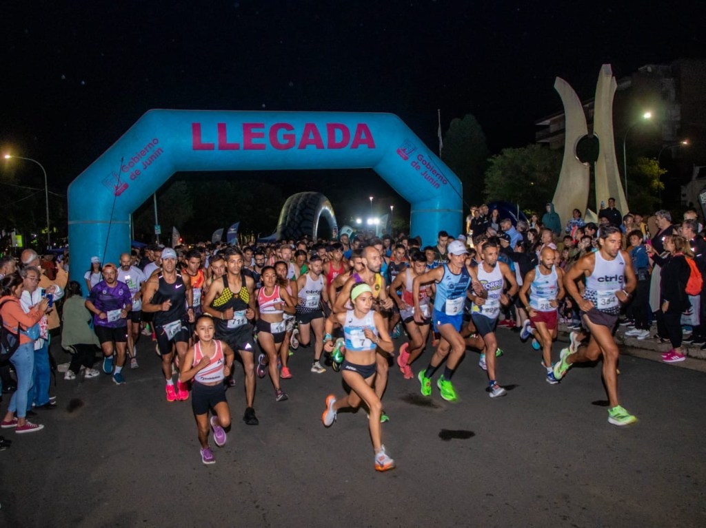 Impresionante convocatoria en Junín Corre de Noche: más de 400 corredores desafiaron la&nbsp;oscuridad