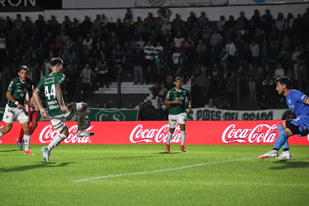 Balacera en Junín: barras de Sarmiento se enfrentaron cerca del estadio y hay al menos cuatro&nbsp;heridos