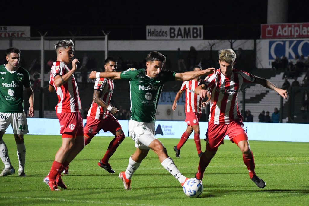 Sarmiento empató con Barracas Central y la violencia volvió a empañar el fútbol en&nbsp;Junín