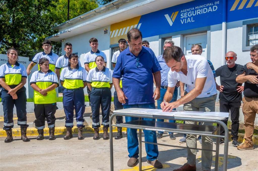Junín incorporó 10 nuevos inspectores de tránsito para reforzar los controles viales y mejorar la seguridad en la ciudad.