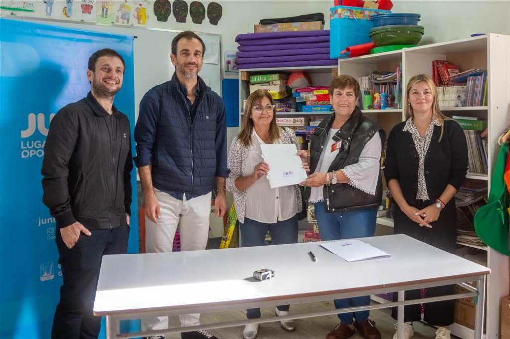 Pablo Petrecca firmó un convenio con Conin y destacó el trabajo conjunto para acompañar a las familias juninenses. (Foto: Prensa Gobierno de Junín).