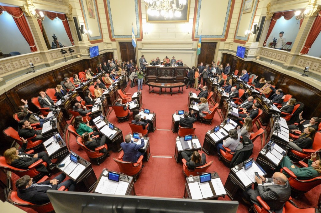El Senado bonaerense aprobó las reelecciones indefinidas para legisladores. (Foto: X).