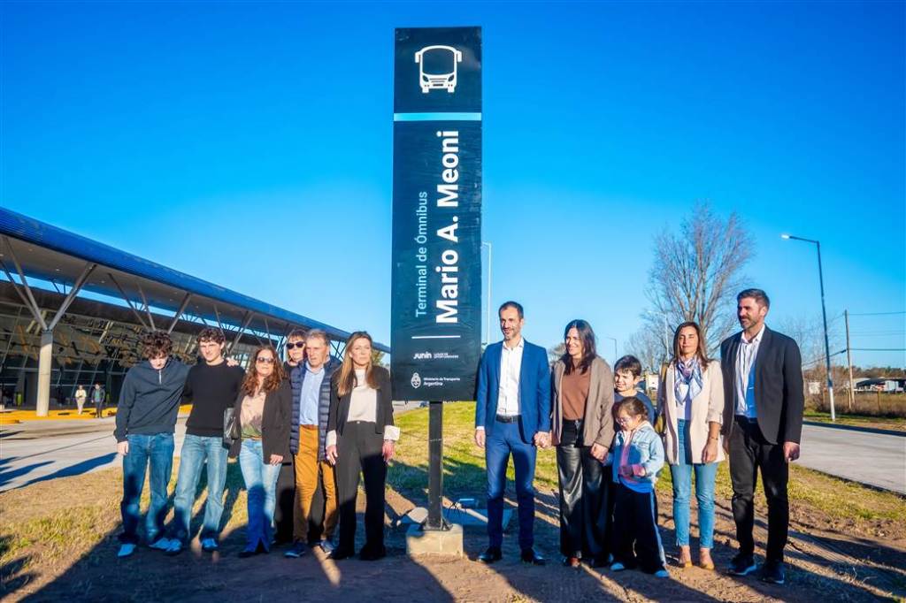 Pablo Petrecca inauguró la nueva terminal de ómnibus de Junín. (Foto: Prensa Gobierno de Junín).