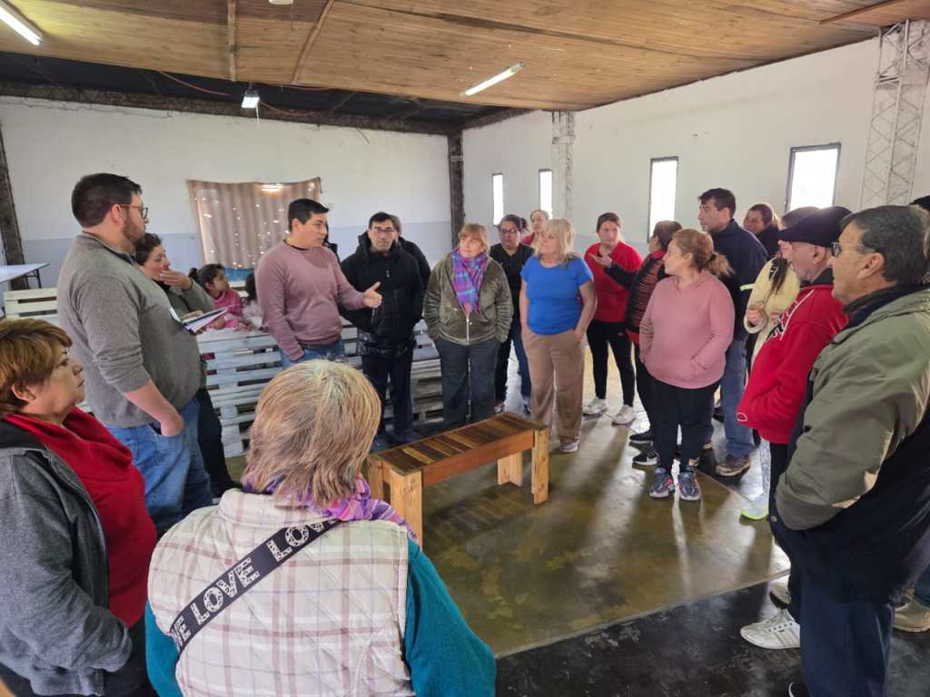 EDEN refuerza su presencia en los barrios de Junín: ya mantuvo reuniones con cuatro sociedades de fomento. (Foto: Prensa EDEN).