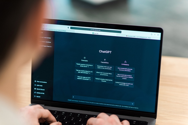 Inteligencia Artificial: ¿Impone normas lingüísticas y nos hace&nbsp;sumisos?