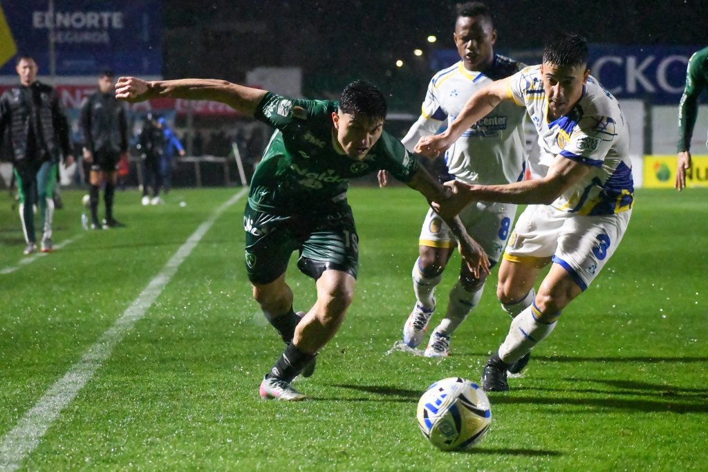 Suspendido Sarmiento vs Rosario Central por la lluvia en Junín: qué dijo el&nbsp;árbitro