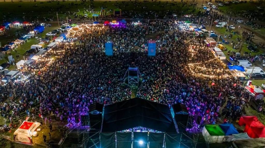 Miles de jóvenes celebraron la primavera en Junín con música, feria y un emotivo&nbsp;homenaje