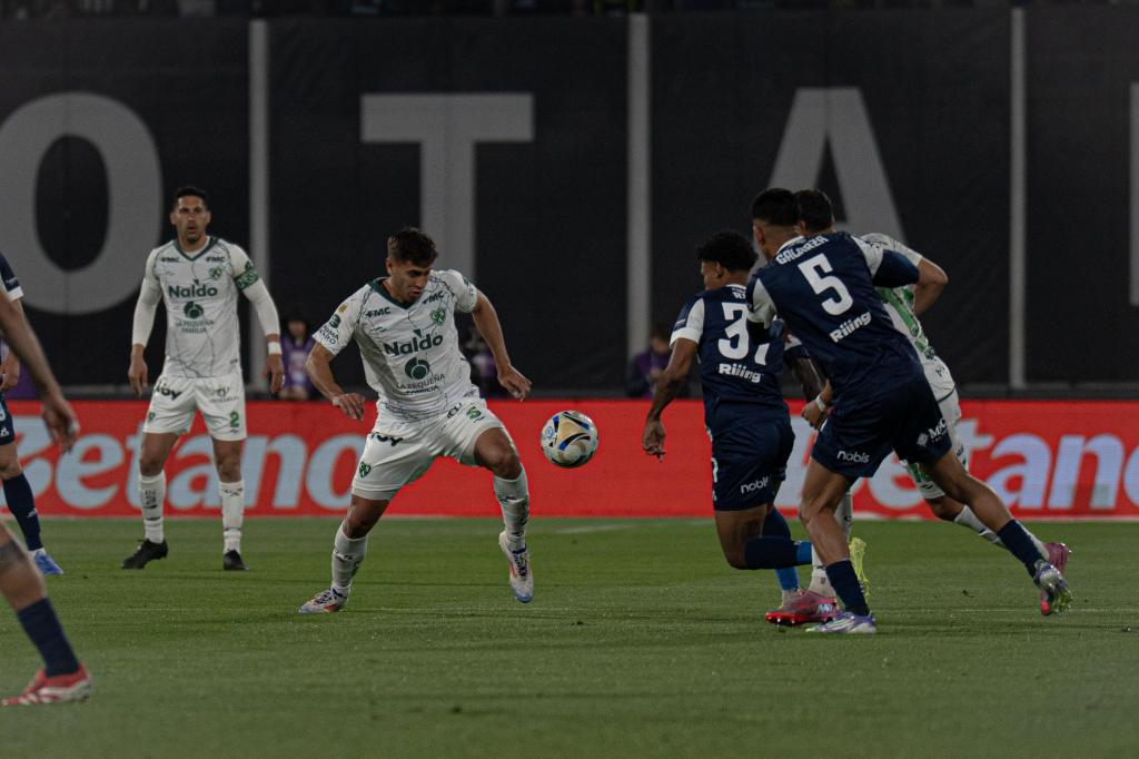Polémica en Córdoba: Sarmiento cayó ante Talleres por un gol que debió ser&nbsp;invalidado