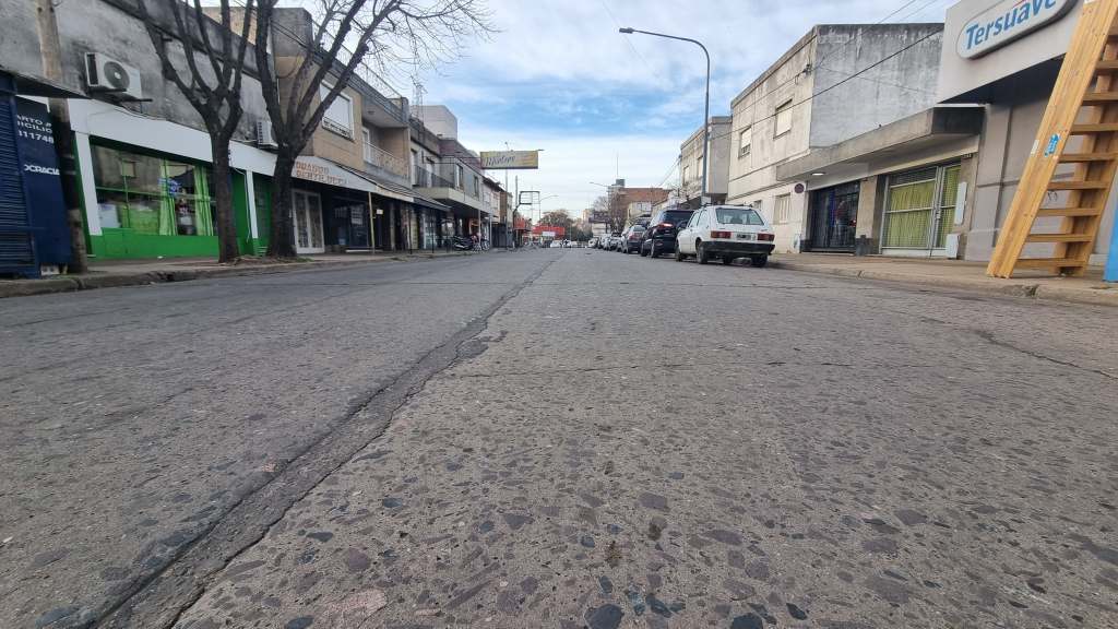Comerciantes de la zona del paso bajo nivel Rivadavia y las vías celebran la reactivación de la obta. (Foto: EN).