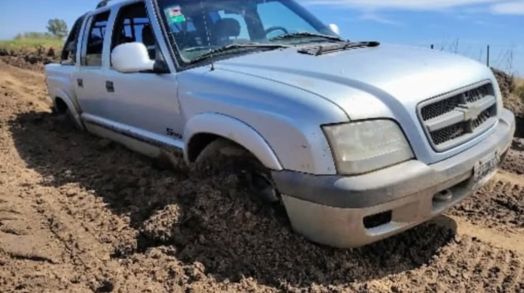 «Se derrumbó»: vecinos de General Viamonte denuncian que el mal estado de los caminos rurales deja a las familias sin movilidad ni&nbsp;clases