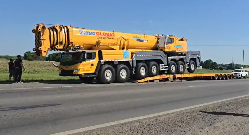 Video: así ingresaba por la Ruta 188 la grúa que reactivará la obra del paso bajo nivel en&nbsp;Junín