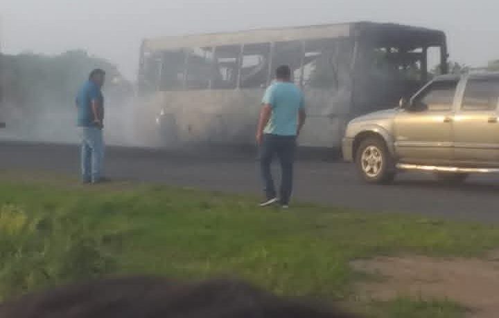 Incendio en la Ruta 46: el micro del Club Viamonte se prendió fuego y los chicos fueron evacuados a&nbsp;tiempo