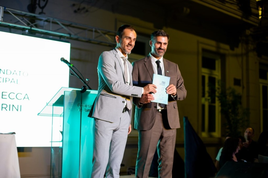 De «cosechar lo sembrado» a «lo que se viene es grande»: Fiorini juró como intendente y fijó el rumbo para el “segundo&nbsp;tiempo”