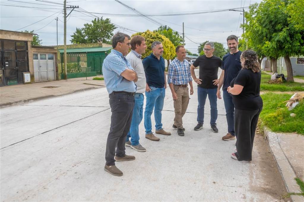 “En Junín seguimos ejecutando obras”: Fiorini destacó el avance del pavimento en Almirante&nbsp;Brown
