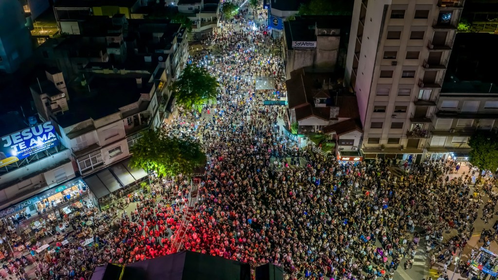 Junín cumplió 198 años y lo celebró en la calle: multitud, cultura y un centro colmado de vecinos. (Foto: Prensa Gobierno de Junín).