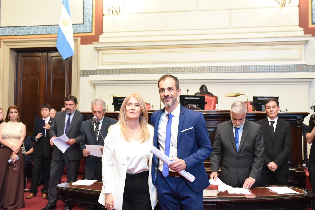 Petrecca juró como senador bonaerense y ratificó que llevará “el modelo de Junín” a la provincia. (Foto: X).